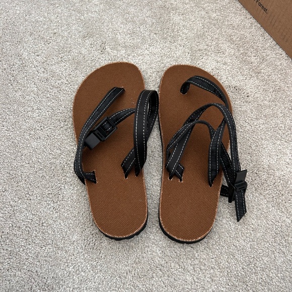 Brand New Earth Runners Alpha - Picture 1 of 2